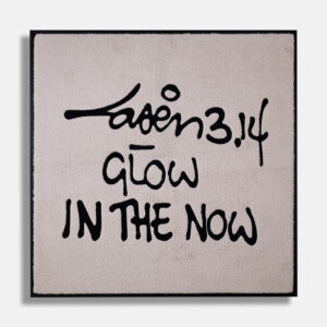 ackshot de l'œuvre "Glow in the now" de Laser 3.14, tirage unique brodé sur tissu bouclette avec certificat d'authenticité. Dimensions 104x104 cm, signé à la main.