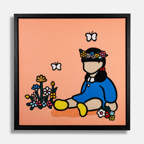 Œuvre 'Flower Crown' par Ayaïro, 2023. Broderie VANGART à 12 couleurs sur simili cuir, 156 614 points. Dimensions L. 44 cm x H. 44 cm x 4 cm, produite à Lyon, France. Édition limitée à 15 exemplaires, signée avec certificat d’authenticité.