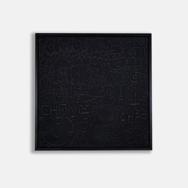 Packshot de l'œuvre "Chas Black attack, 2024" par Chanoir, présentant une broderie VANGART monochrome totalisant 297 021 points. Signée à la main par l’artiste au dos et accompagnée d’un certificat d’authenticité.